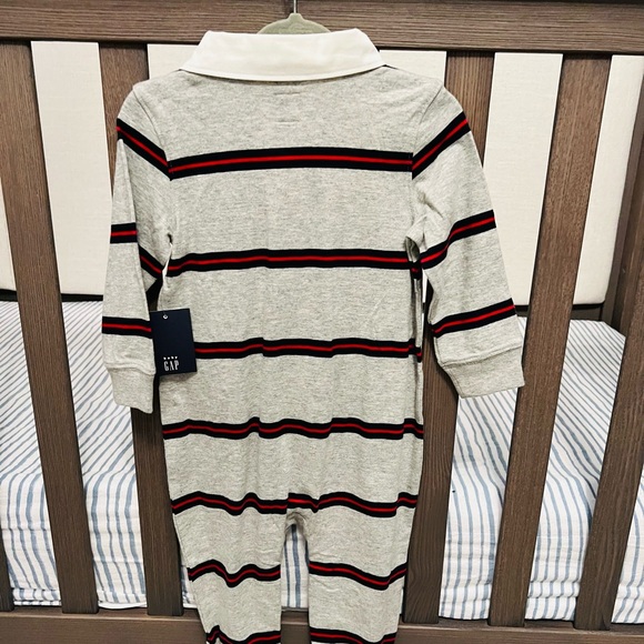 GAP onesie - Picture 2 of 4